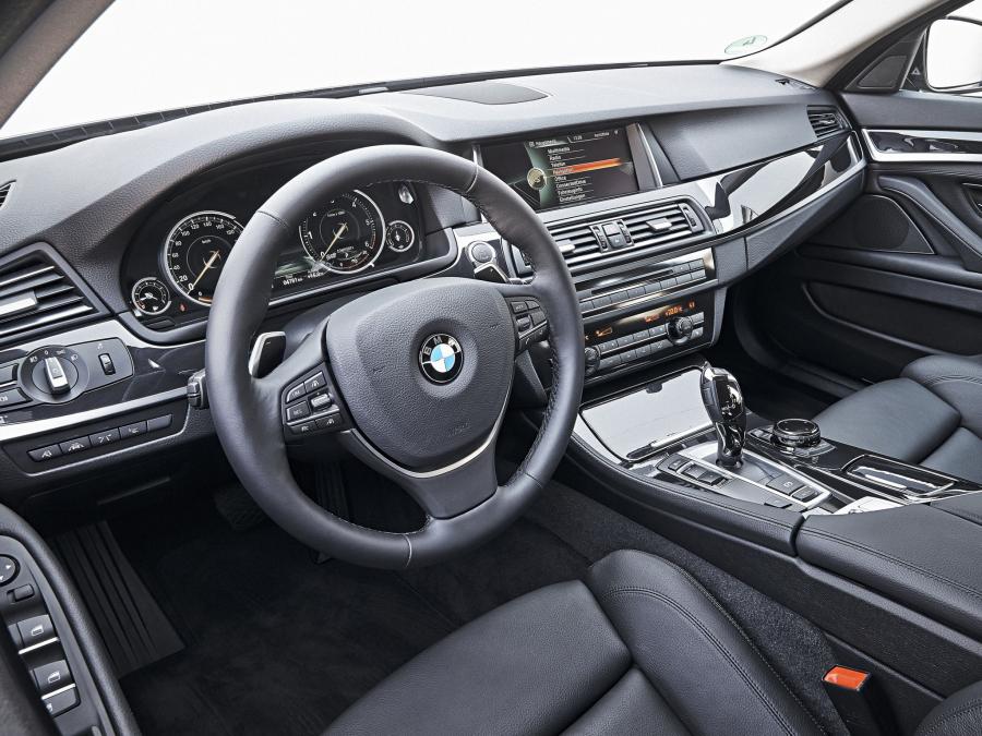  BMW 520d Touring 2013 года  (фото 7 из 17)